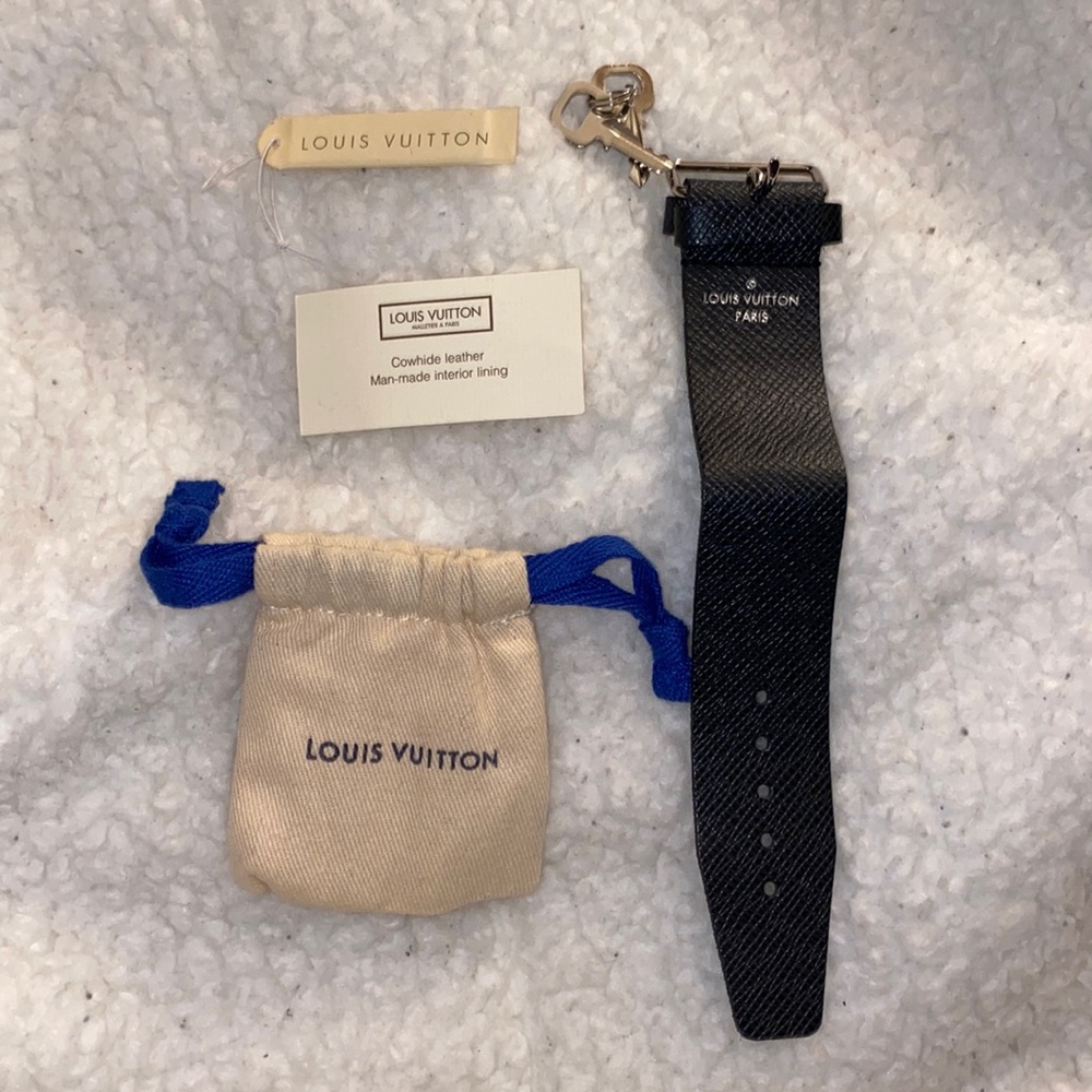 louis vuitton wristlet